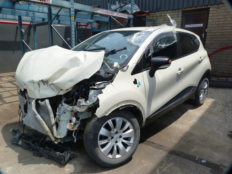 Renault Captur 900T Expression Manual Cream - 2016 STRIPPING FOR SPARES - Private Seller