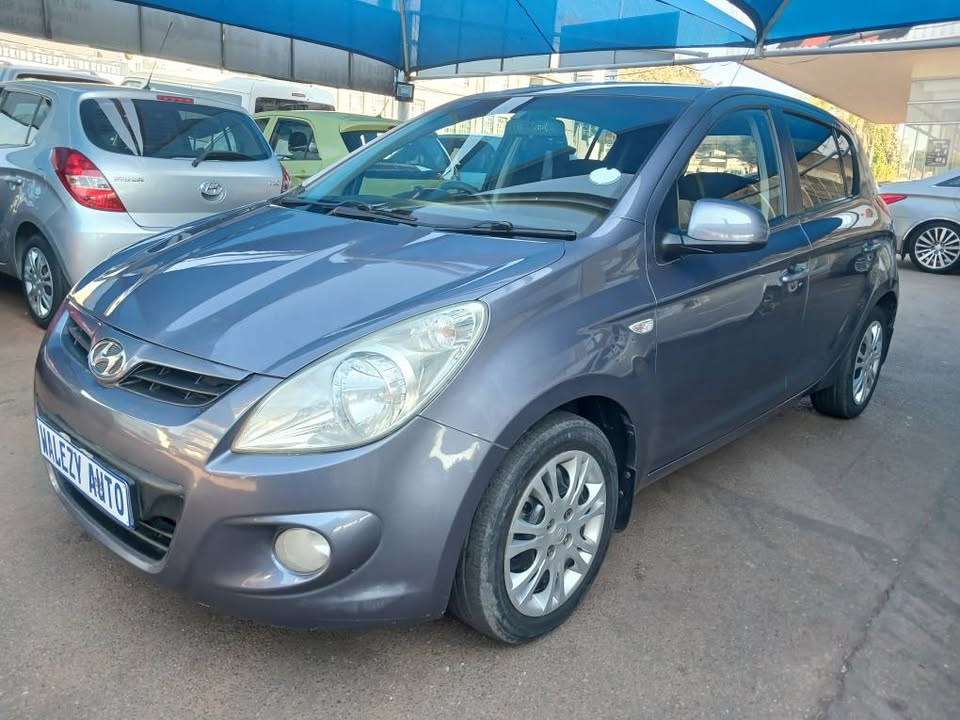 2011 HYUNDAI i20 1.6 HATCHBACK  Transmission: Manual  Mileage: Fueltype: Petrol  Grey