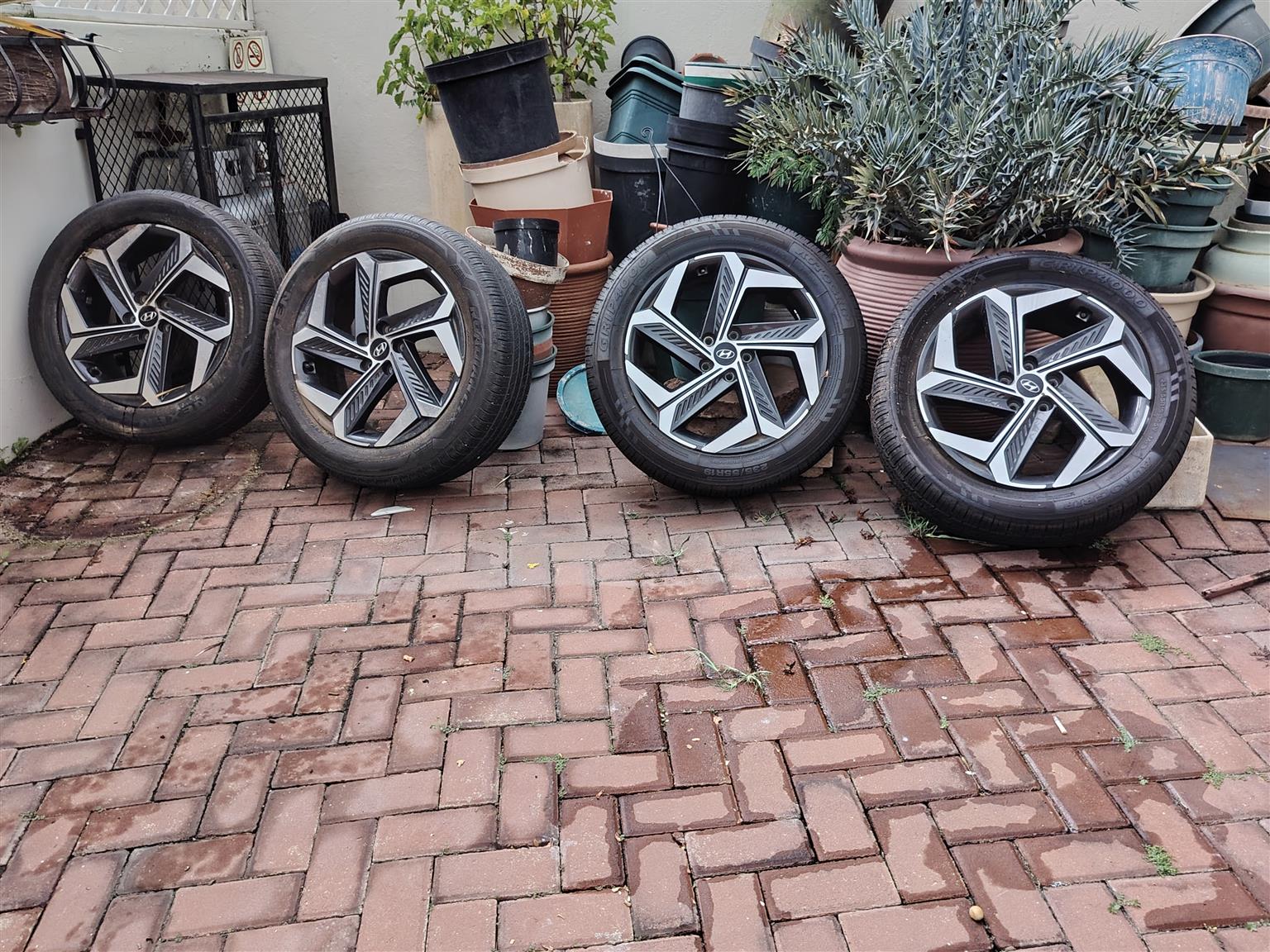 2023 Hyundai Tucson original rims and tyres - Private Seller 2023 Hyundai Tucson original rims and tyres - Private Seller