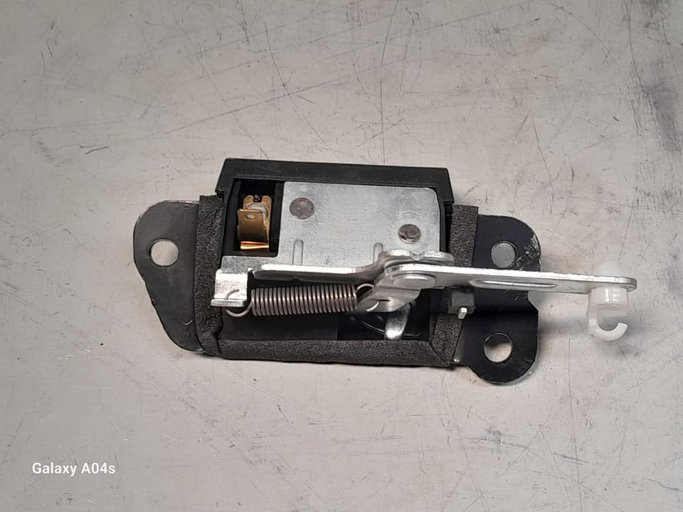 HYUNDAI H100 TAILGATE BOOT LOCK FOR SALE - Private Seller HYUNDAI H100 TAILGATE BOOT LOCK FOR SALE - Private Seller