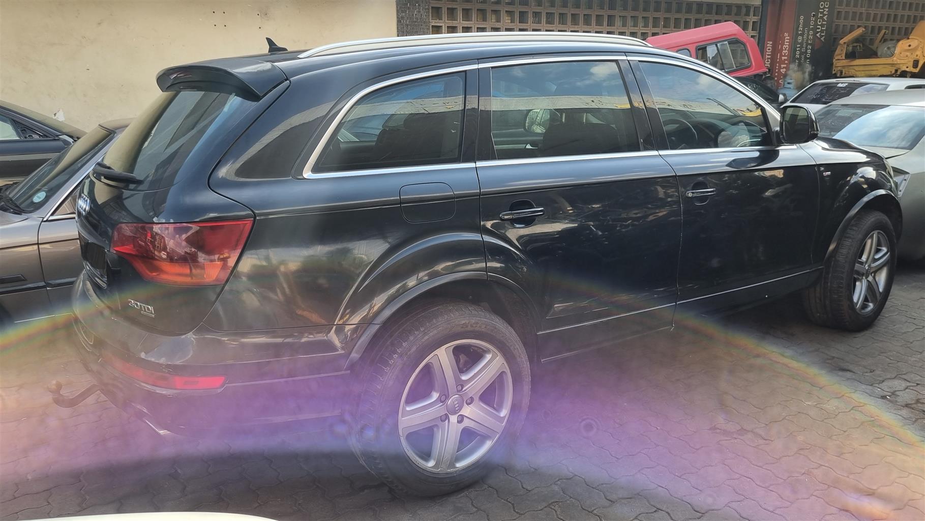 AUDI Q7 3,0TDI QUATRO 2012 - Private Seller AUDI Q7 3,0TDI QUATRO 2012 - Private Seller