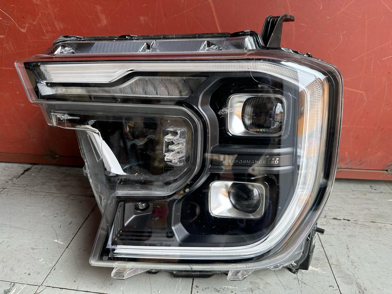 Ford Ranger t9 Zenon headlight - Private Seller