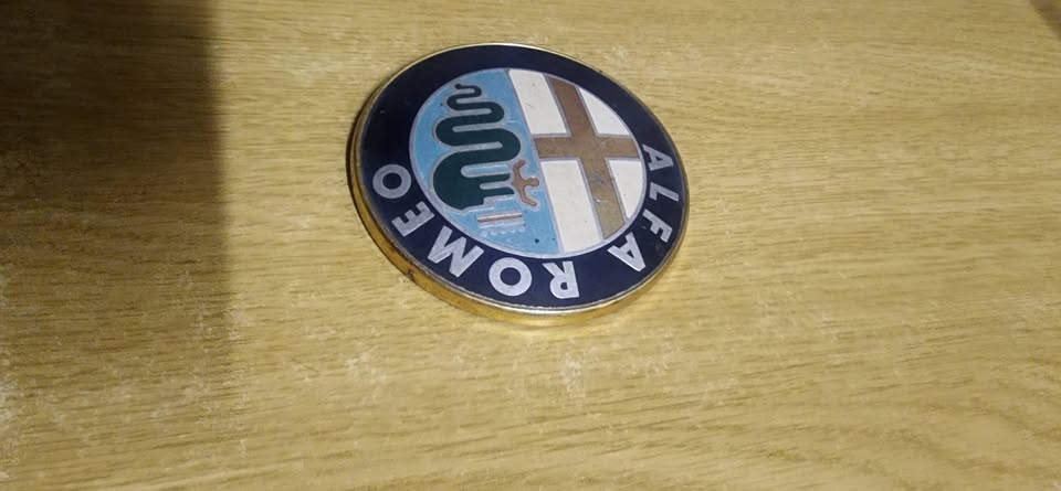 Alfa Romeo Sud / Sprint / 33 Grill Badge - Private Seller Alfa Romeo Sud / Sprint / 33 Grill Badge - Private Seller
