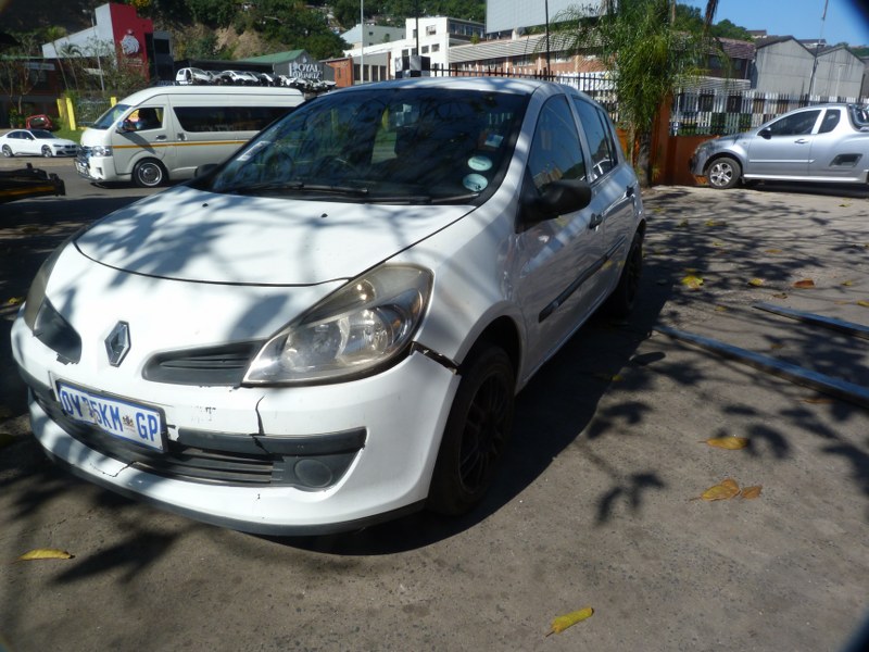 Renault Clio 3 1.4 2006 - Private Seller Renault Clio 3 1.4 2006 - Private Seller
