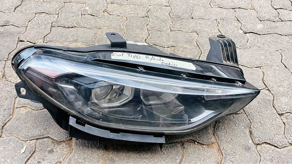 FIAT TIPO HEADLIGHT 2019 - Private Seller FIAT TIPO HEADLIGHT 2019 - Private Seller
