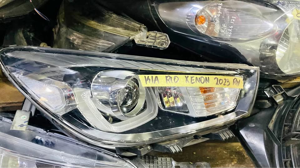 Kia Rio Xenon headlight 2023 - Private Seller Kia Rio Xenon headlight 2023 - Private Seller