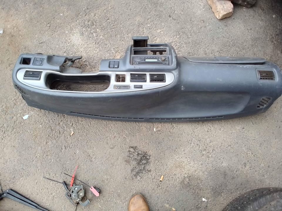 2005 ford ranger XLT dashboard still in good condition - Private Seller 2005 ford ranger XLT dashboard still in good condition - Private Seller