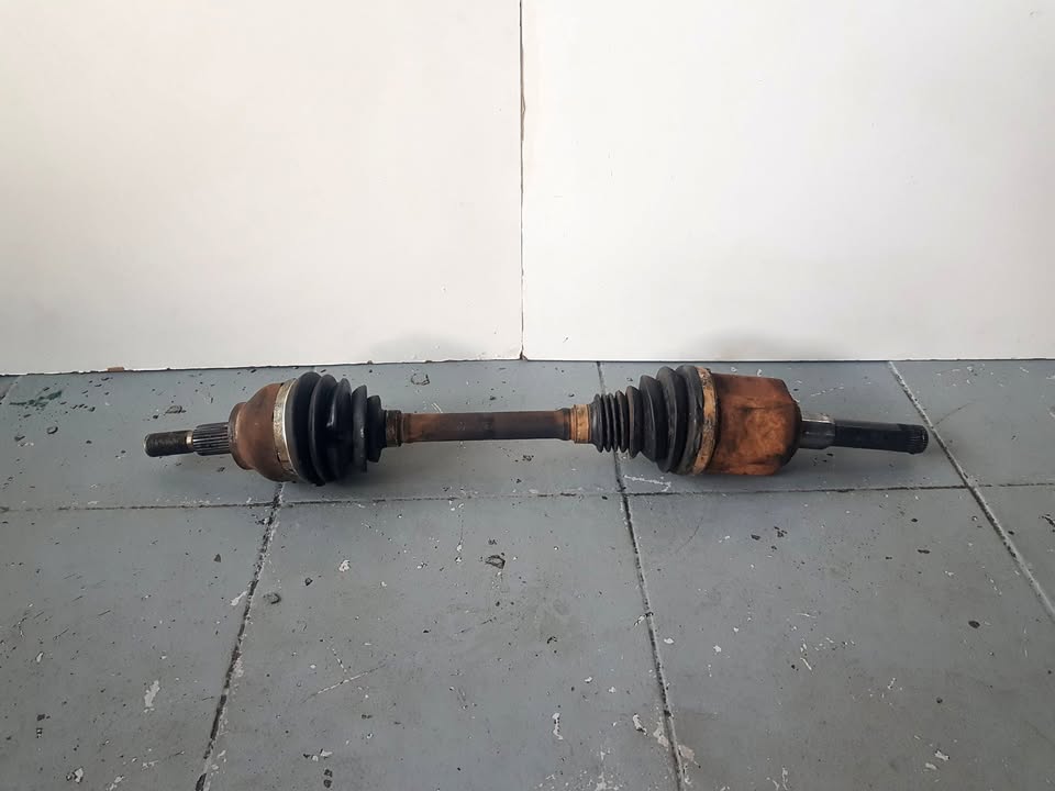Ford Kuga 1.6L Driveshaft Manual left side - Private Seller Ford Kuga 1.6L Driveshaft Manual left side - Private Seller