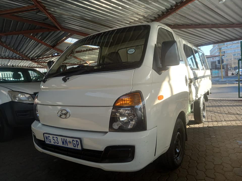 Hyundia H100 2.5D with Canopy Manual Diesel 2015 White