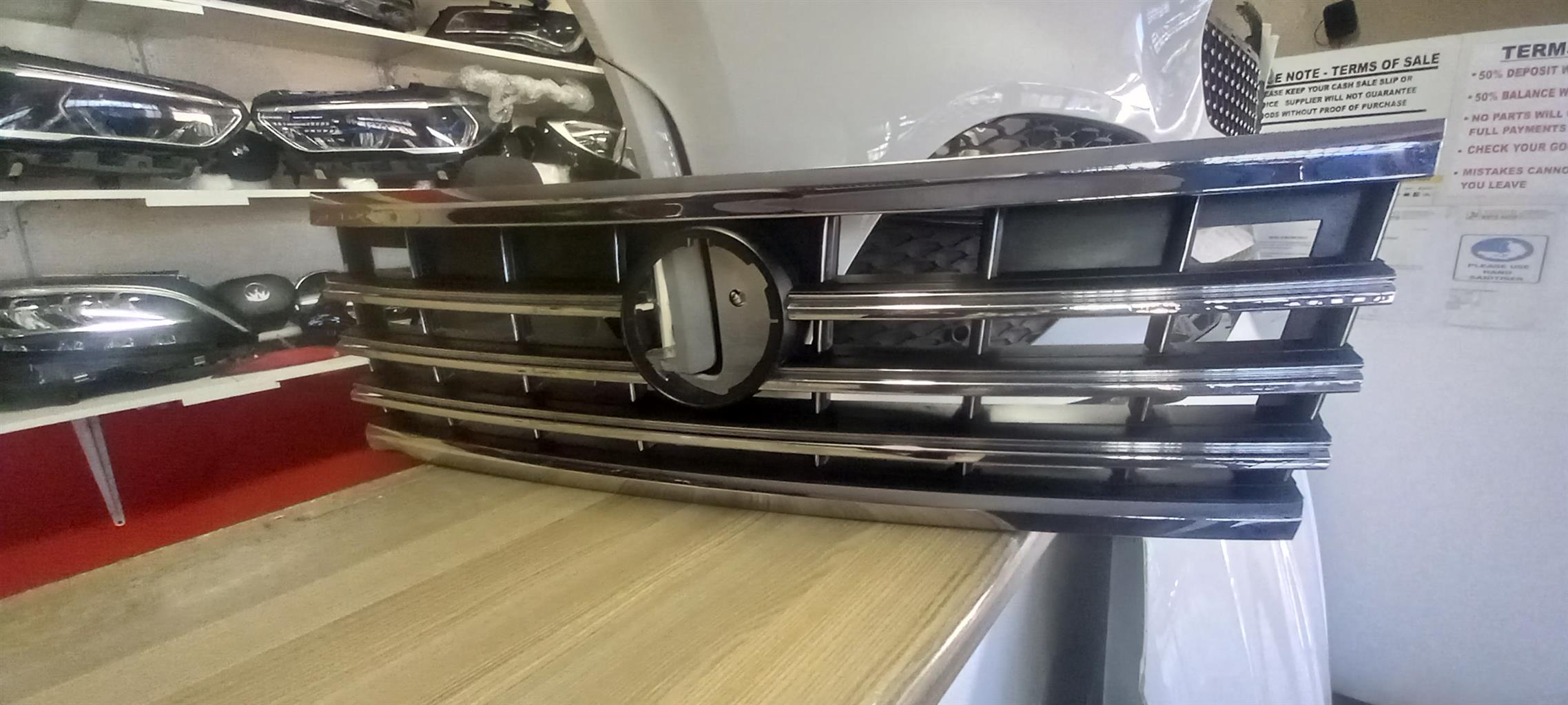 VW GRILL 2019 TOUAREG MAIN GRILL FOR SALE - Private Seller VW GRILL 2019 TOUAREG MAIN GRILL FOR SALE - Private Seller