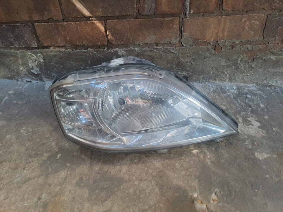 Nissan NP200 Right Hand Side Headlight - Private Seller Nissan NP200 Right Hand Side Headlight - Private Seller