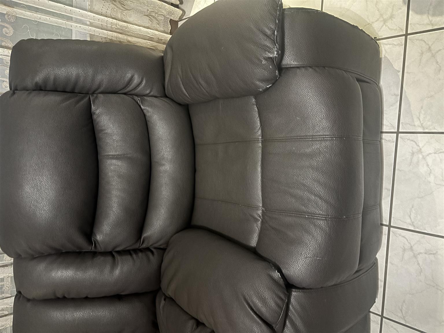 Used 3 piece recliner lounge suit for sale Junk Mail