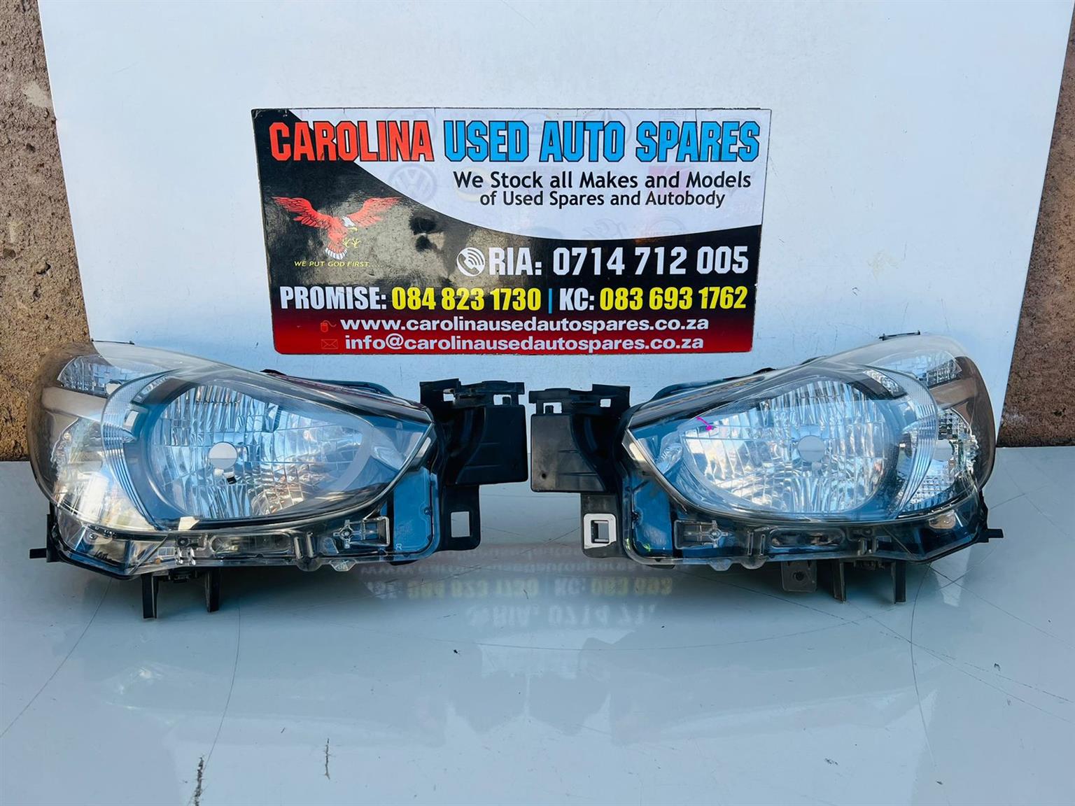 Mazda 2 left and right side headlight (2014-2019) - Private Seller Mazda 2 left and right side headlight (2014-2019) - Private Seller