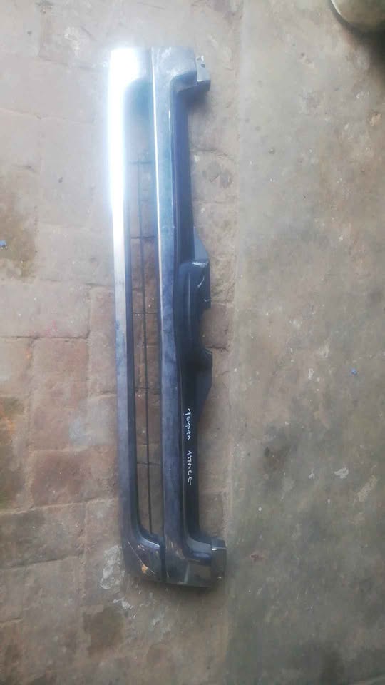 TOYOTA HIACE FRONT GRILL FOR SALE - Private Seller