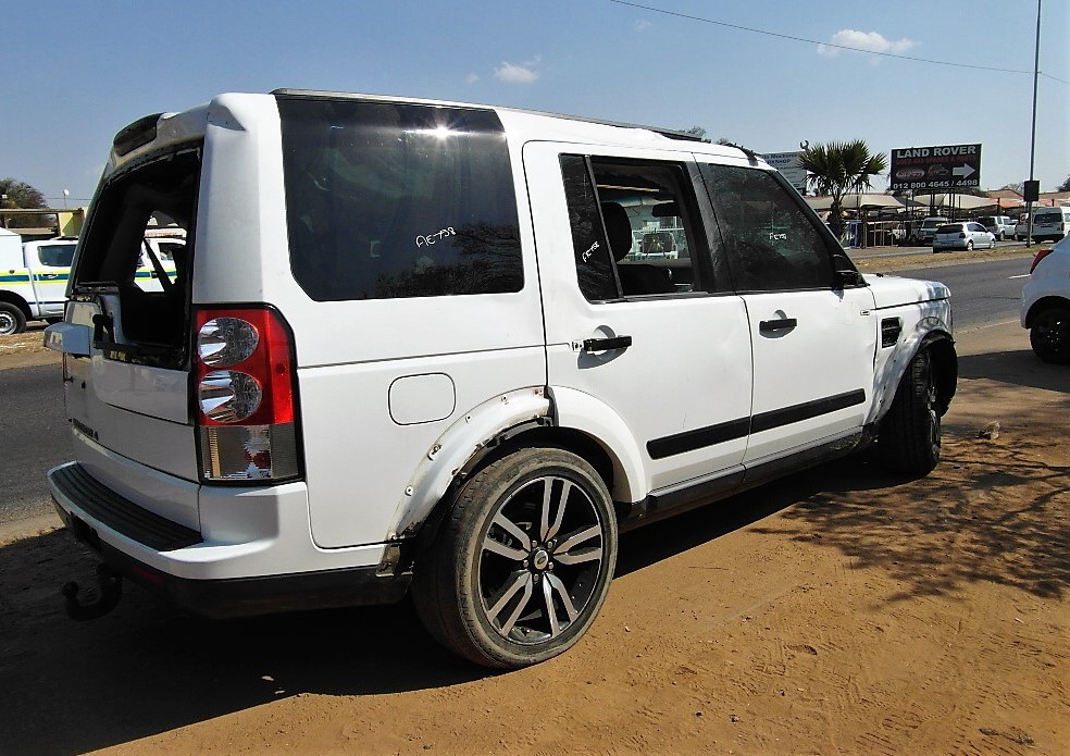 Land Rover Discovery 4 Doors - White in colour