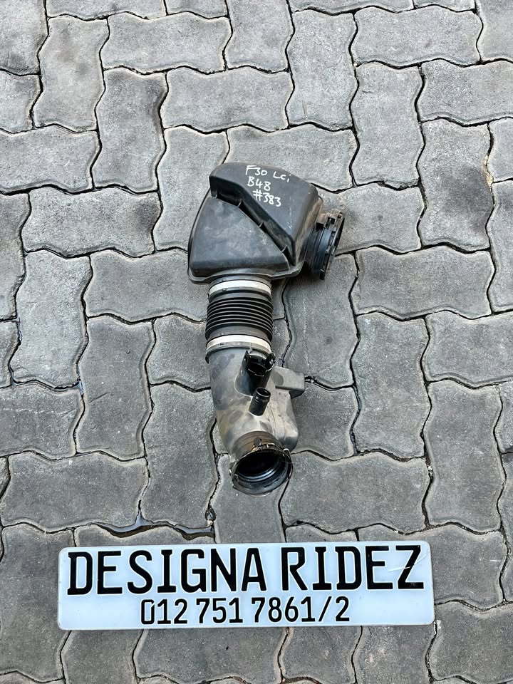 BMW F30 320i B48 ENGINE AIR INTAKE HOSE WITH A RESONATOR BOX AVAILABLE. - Private Seller BMW F30 320i B48 ENGINE AIR INTAKE HOSE WITH A RESONATOR BOX AVAILABLE. - Private Seller