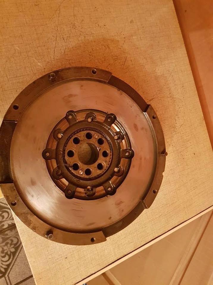 TOYOTA QUANTUM OR HILUX 1GD OR 2GD DUEL MASS FLYWHEEL FORSALE - Private Seller