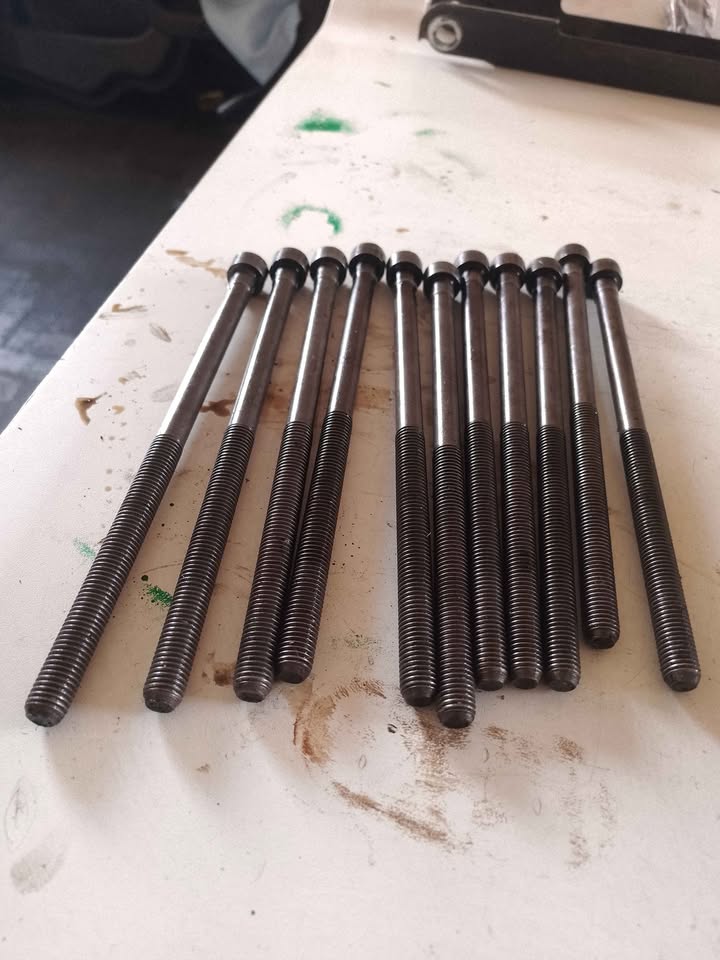 VOLVO XC60 2012 T6 CYLINDER HEAD BOLTS FOR SALE - Private Seller