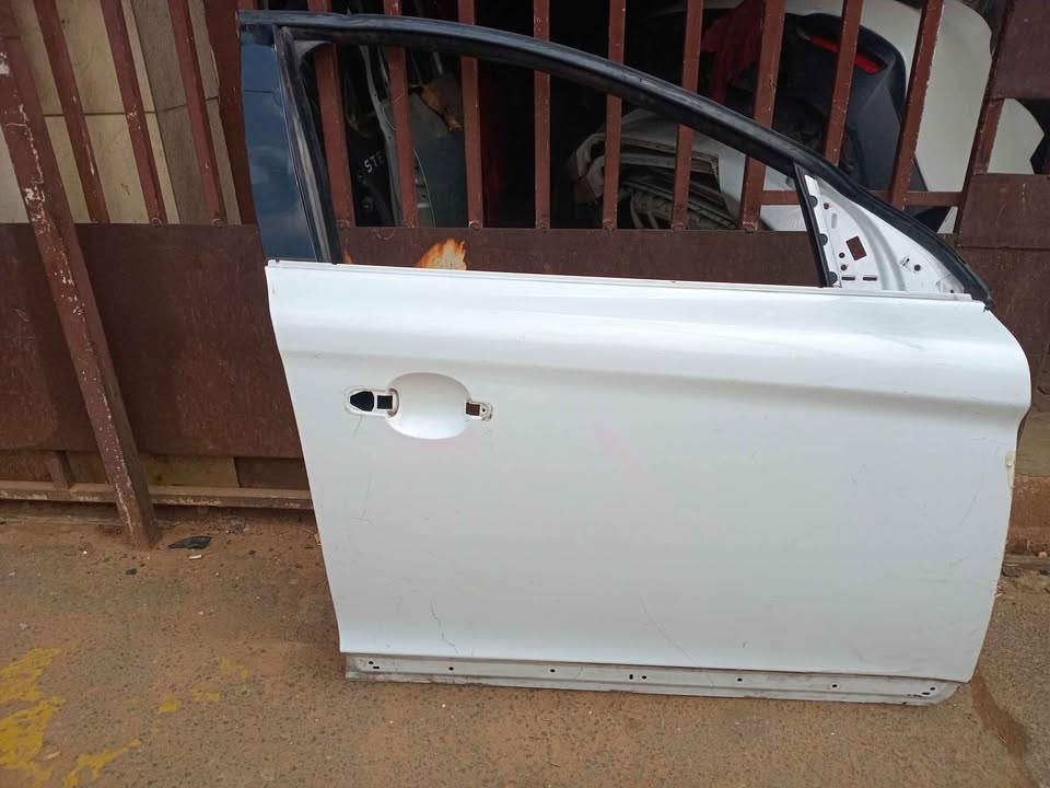Volvo XC60 Front Door 31335551 - Private Seller Volvo XC60 Front Door 31335551 - Private Seller