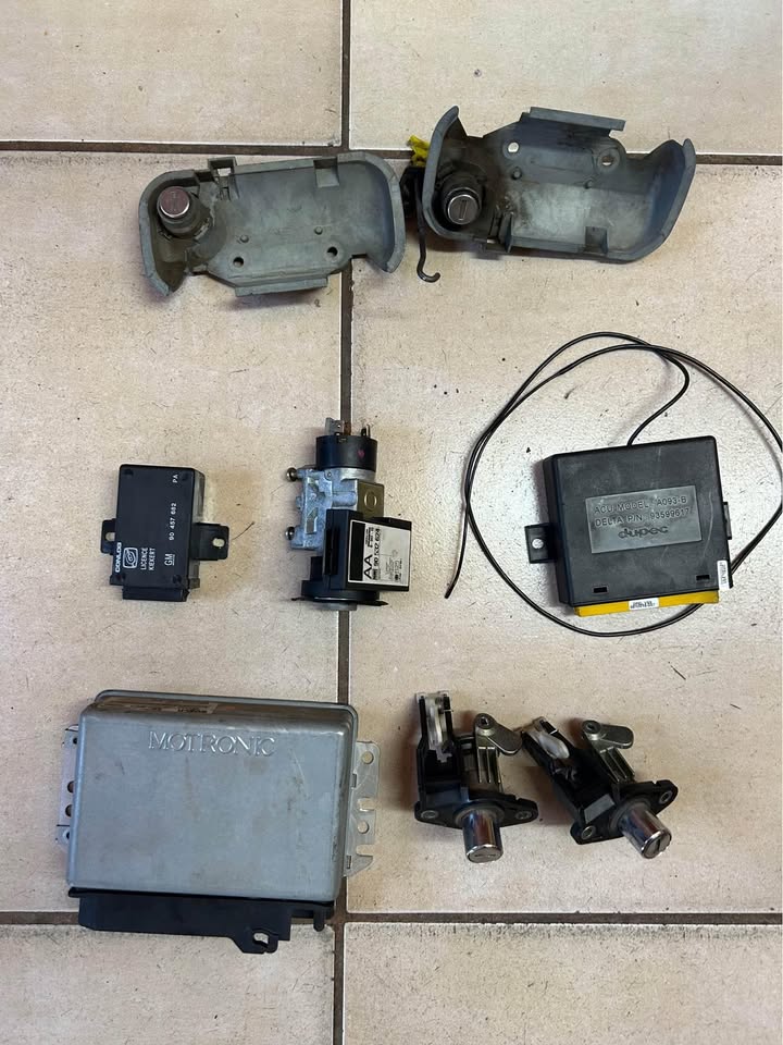 Opel Astra 1.6 F lockset available call or WhatsApp - Private Seller