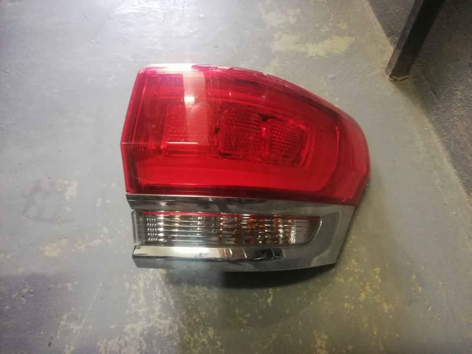 Jeep grand charokee right side taillight - Private Seller Jeep grand charokee right side taillight - Private Seller