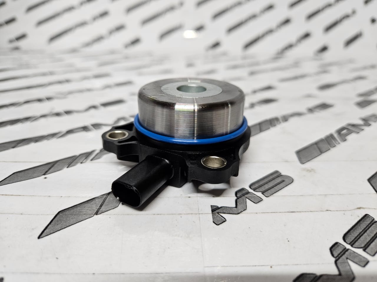 New Mercedes W204 Camshaft Magnet C180-C200 - Private Seller