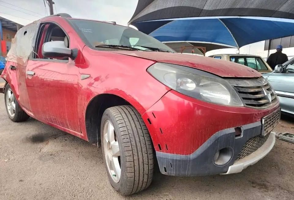 Renault Sandero 1.6 STRIPPING FOR SPARE PARTS - Private Seller