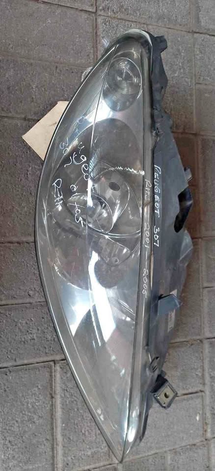Peugeot Right Hand Side headlight - Private Seller Peugeot Right Hand Side headlight - Private Seller