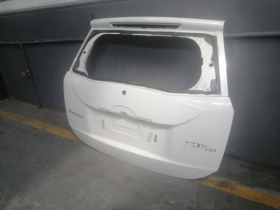 Mahindra xuv 500 Tailgate