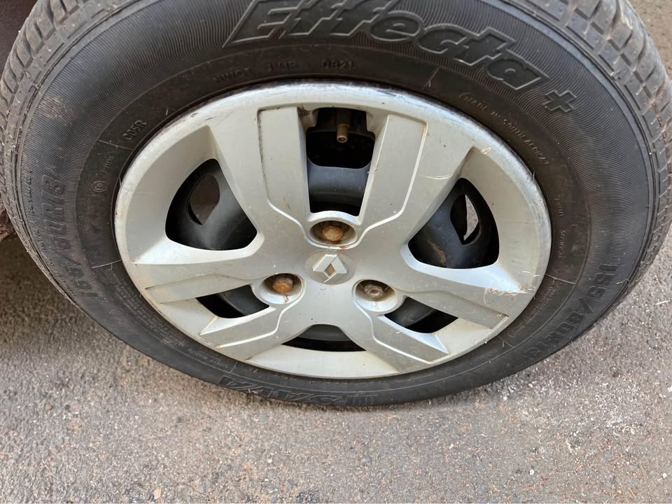 RENAULT KWID ORIGINAL WHEEL CAPS - Private Seller RENAULT KWID ORIGINAL WHEEL CAPS - Private Seller