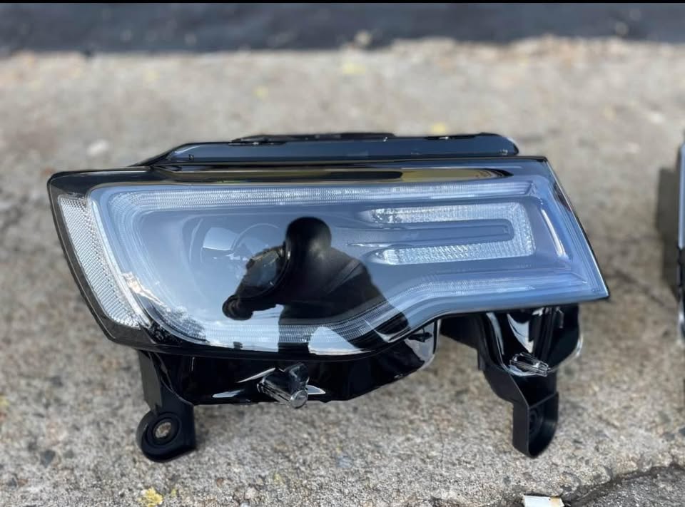 Jeep Grand Cherokee SRT headlights - Private Seller Jeep Grand Cherokee SRT headlights - Private Seller