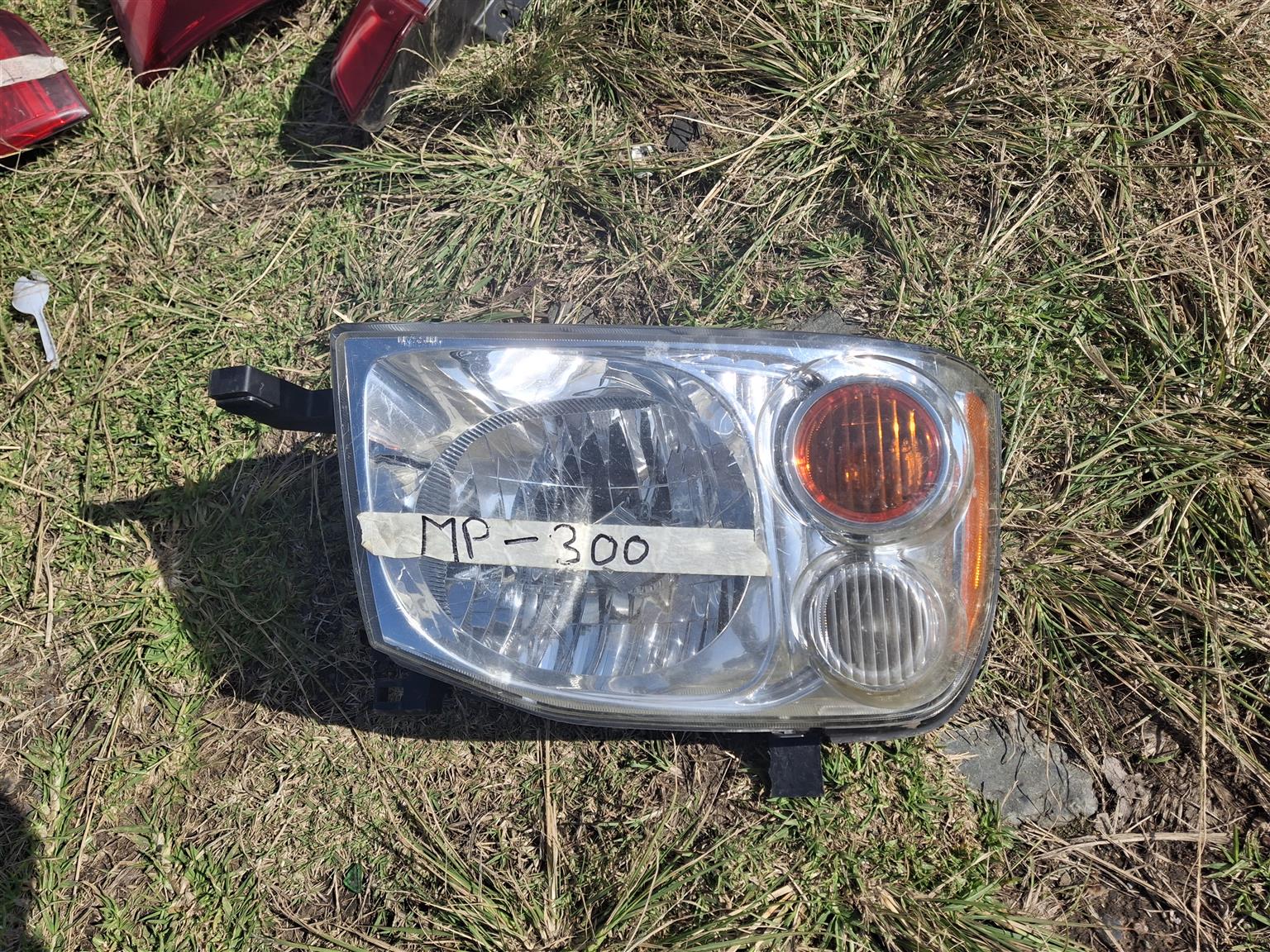 Selling Nissan NP300 headlight - Private Seller Selling Nissan NP300 headlight - Private Seller