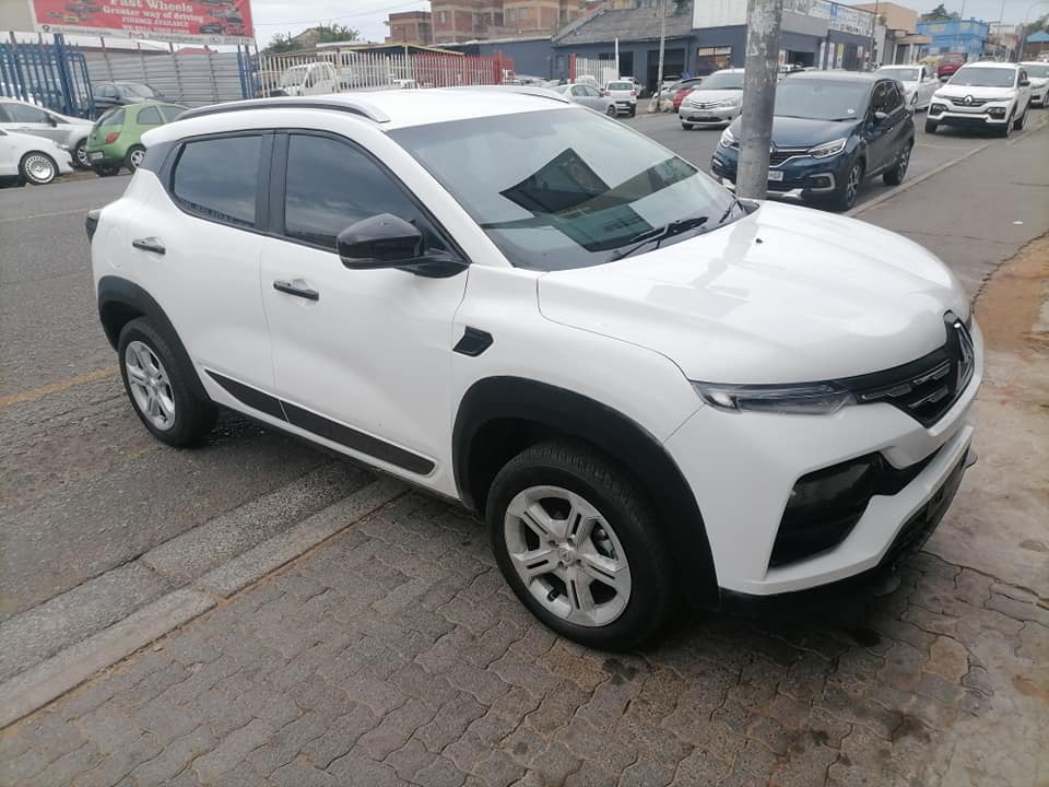 2024 Renault Kiger 1.0 SUV Easy-R with a Nice interior seat Reserves Camera and Service book