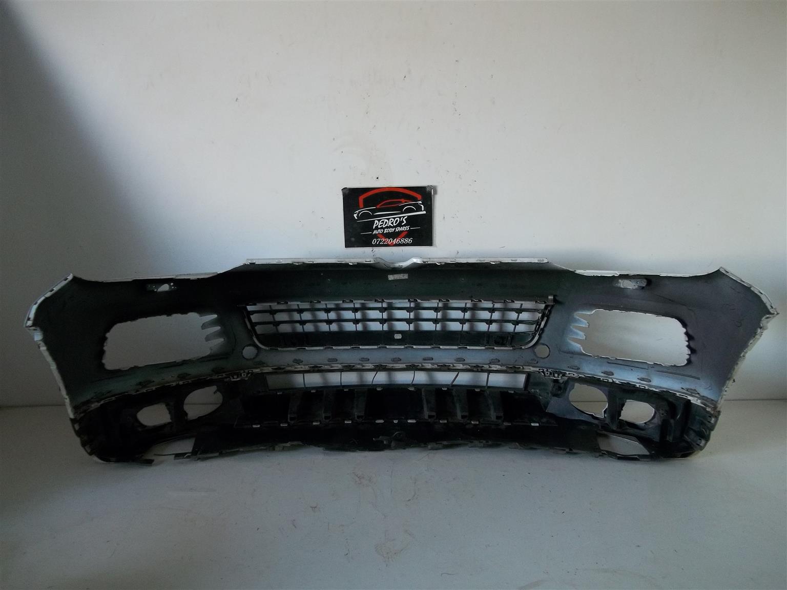 VW Touareg '10-'18 front bumper with grille - Private Seller VW Touareg '10-'18 front bumper with grille - Private Seller
