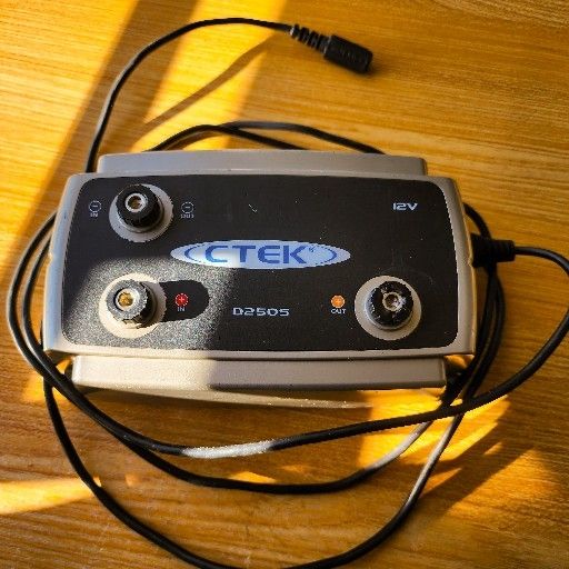 ctek D250s DC to Dc Car/Caravan /Trailer Battery Charger | Junk Mail