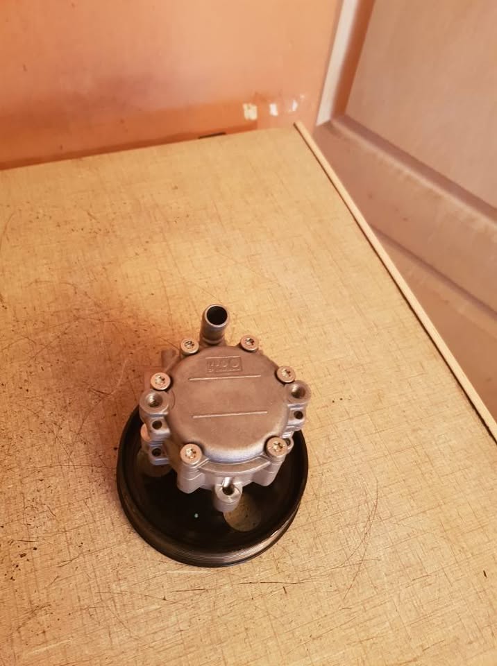 NEW RENAULT OR NISSAN POWER STEERING PUMP FORSALE