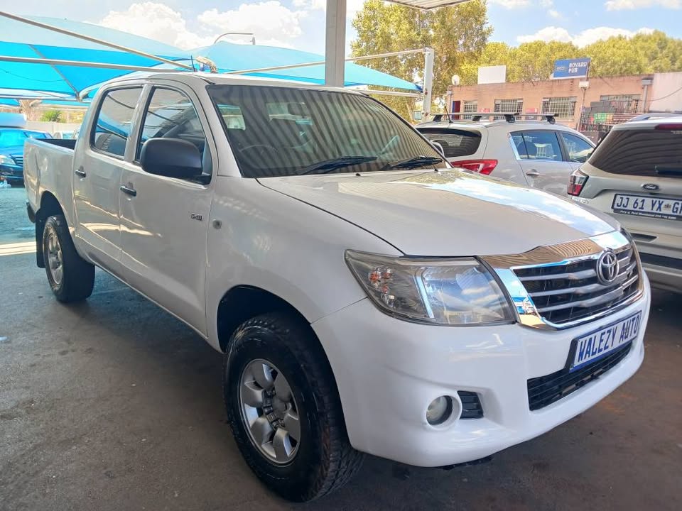 2010 TOYOTA HILUX 2.5 D4D 4X4 D/C Transmission: Manual Mileage: 98000km Fueltype: Diesel White