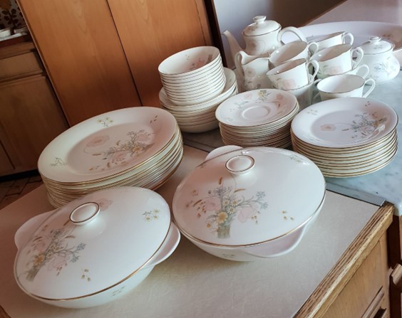 ROYAL DOULTON FLIRTATION (H5043)