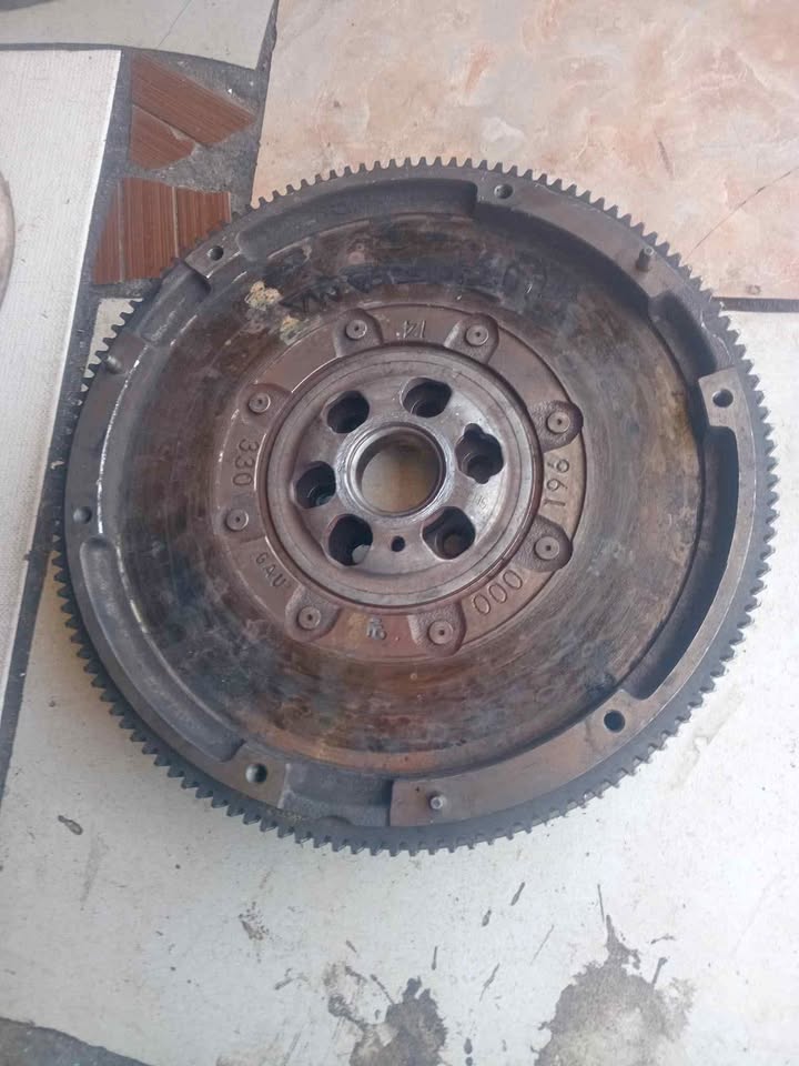 08-15 VW AUDI SEAT SKODA 1.8 TFSI DUAL MASS FLYWHEEL 06J105266K - Private Seller