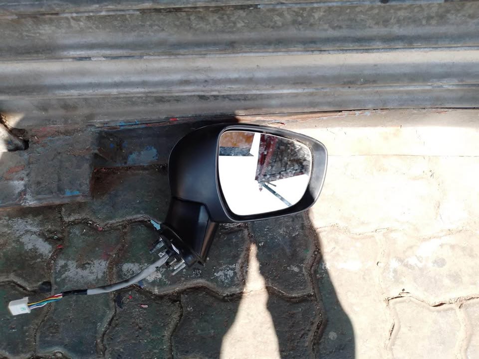 Suzuki Baleno side mirror - Private Seller