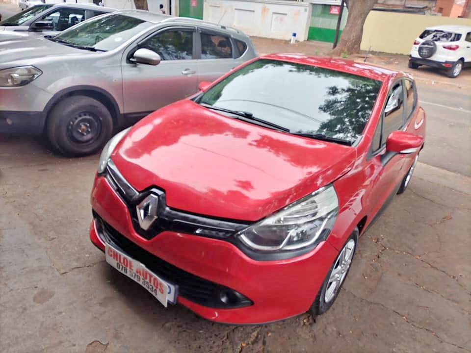 2016 Renault Clio T900 Red 660000km
