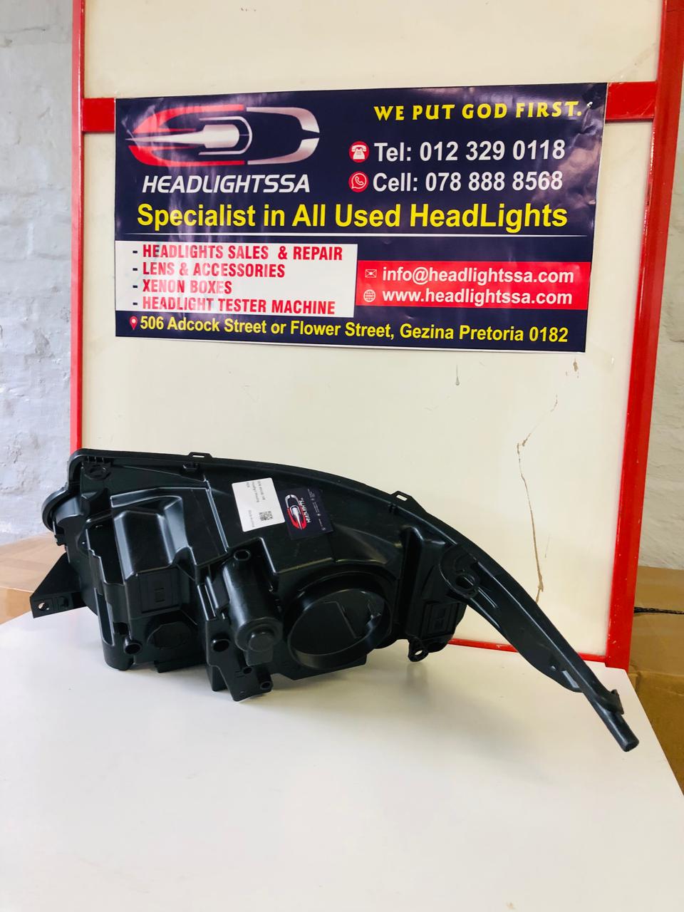 Range Rover Vogue right side headlight replacement housing - Private Seller Range Rover Vogue right side headlight replacement housing - Private Seller