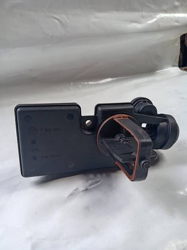 BMW - E39 E46 E60 DISA Valve Intake Manifold Component  Call or WhatsApp - Private Seller
