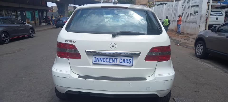 2010 MERCEDES-BENZ B180 PETROL AUTOMATIC TRANSMISSION, WHITE COLOUR