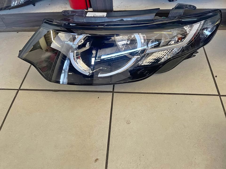 Land Rover Discovery Sport L550 halogen (normal) headlight Land Rover Discovery Sport L550 halogen (normal) headlight