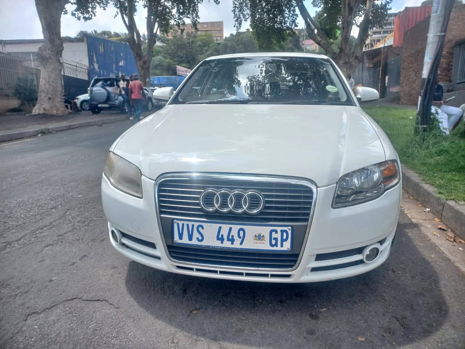 2007 Audi A4 2.0 petrol, Manual, white color, mileage 115000kms