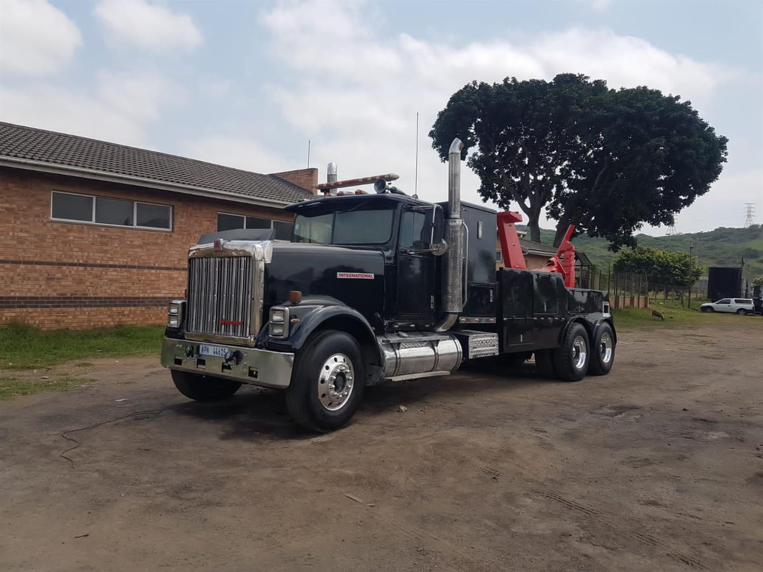 9300 International Tow Truck