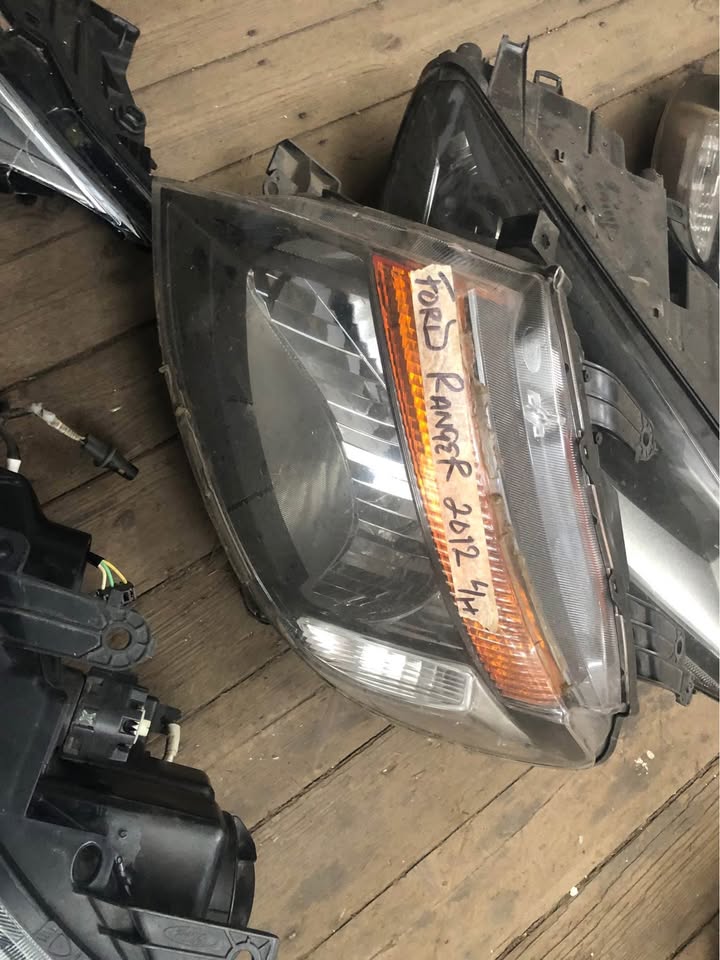 Ford Ranger 2012 Headlight - Private Seller Ford Ranger 2012 Headlight - Private Seller
