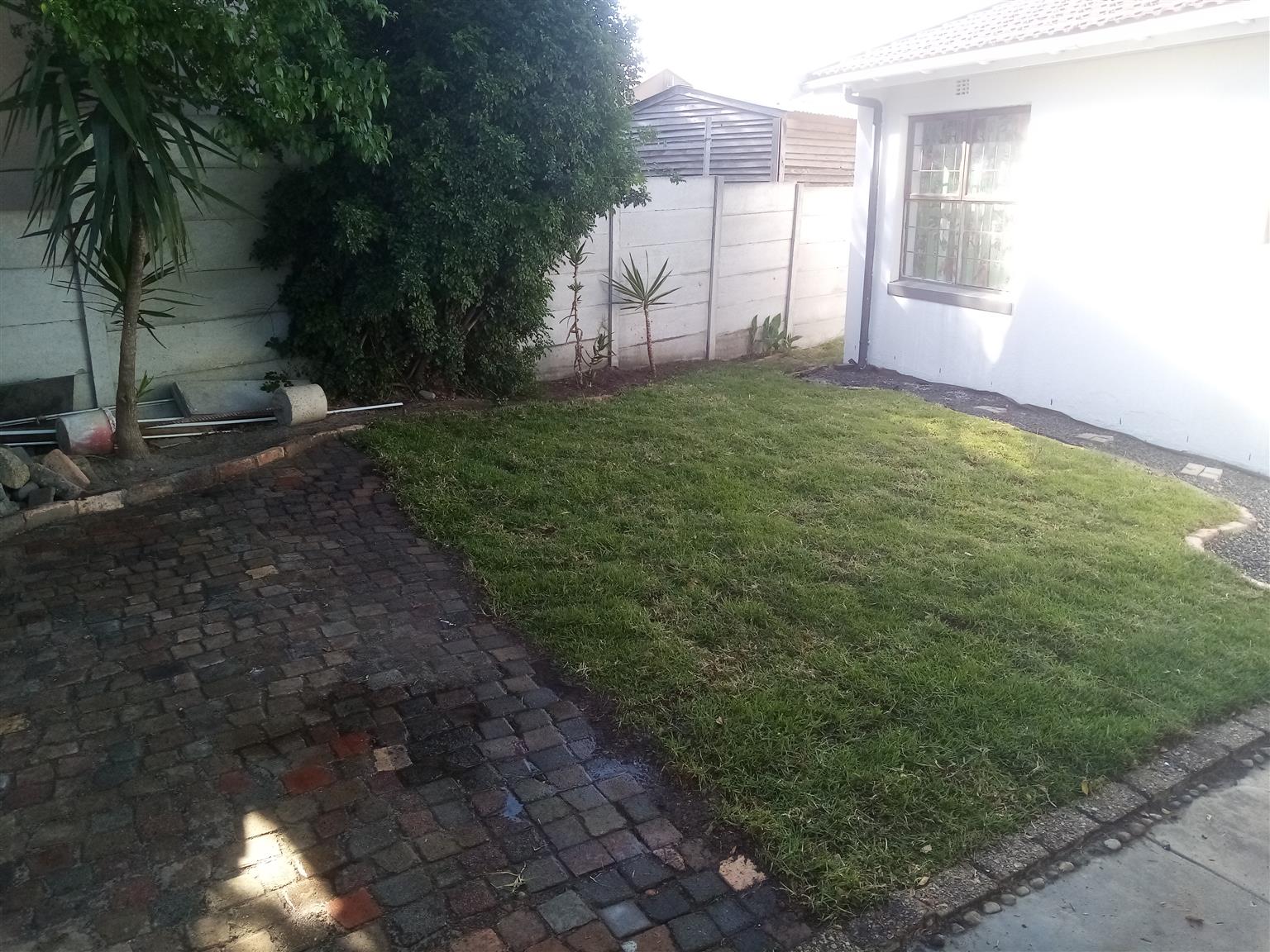 Fully furnished two bedroom house in Brackenfell to share. 