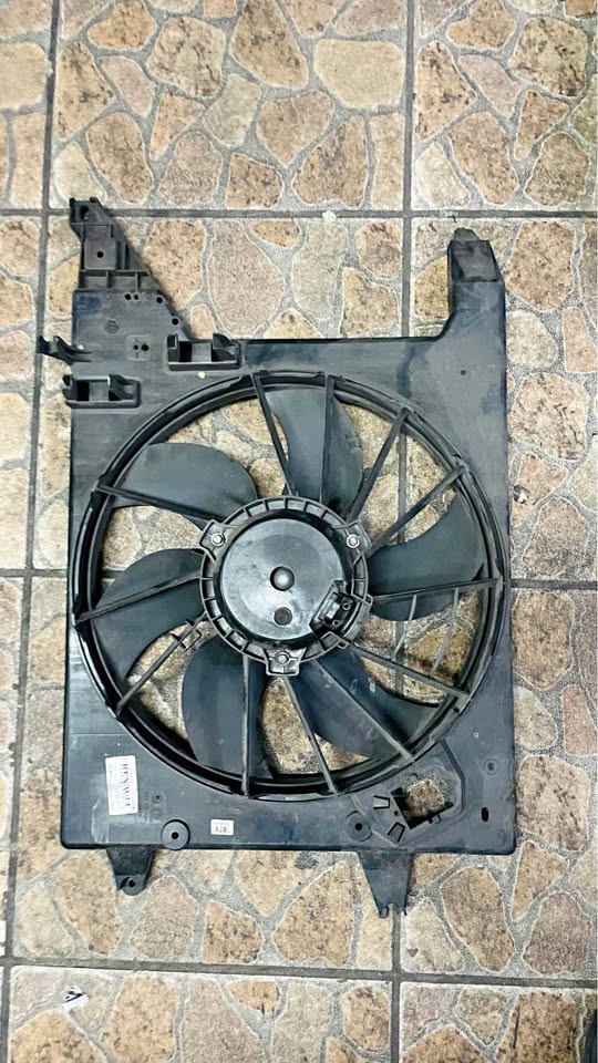 Renault Sandero fan - Private Seller Renault Sandero fan - Private Seller